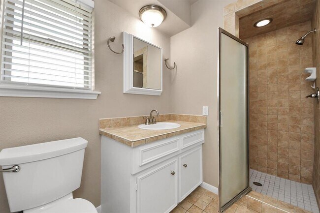 Building Photo - 23223 Canyon Lake Dr