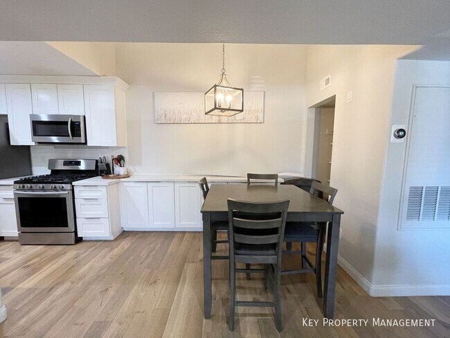 Building Photo - 7885 W Flamingo Rd