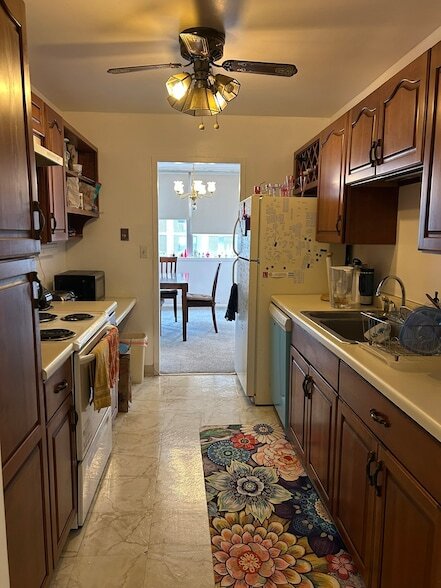 Building Photo - 6301 N Sheridan Rd