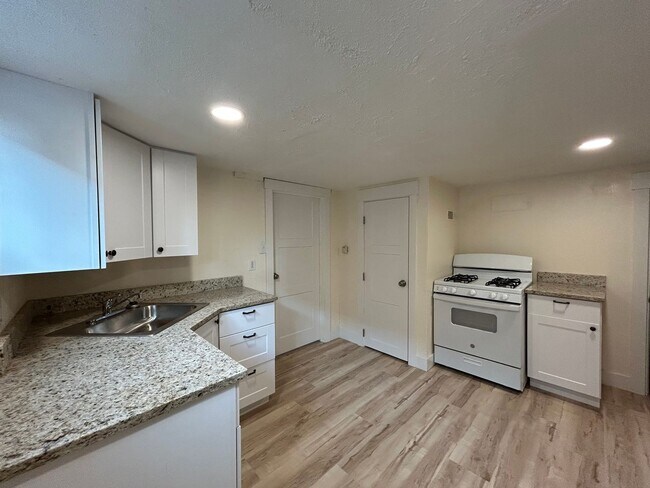 Building Photo - 421 S 300 W