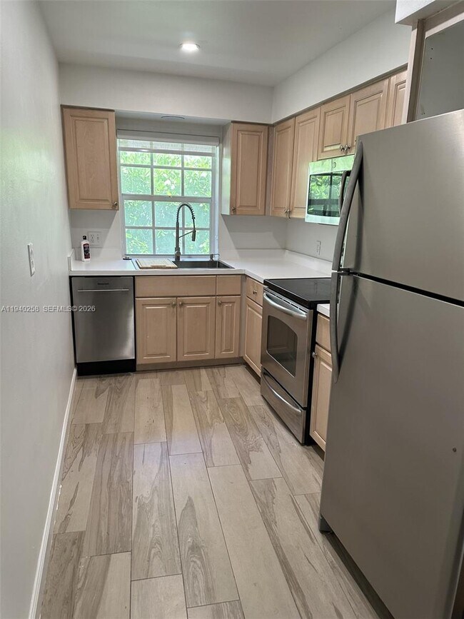 Building Photo - 60 Park Dr