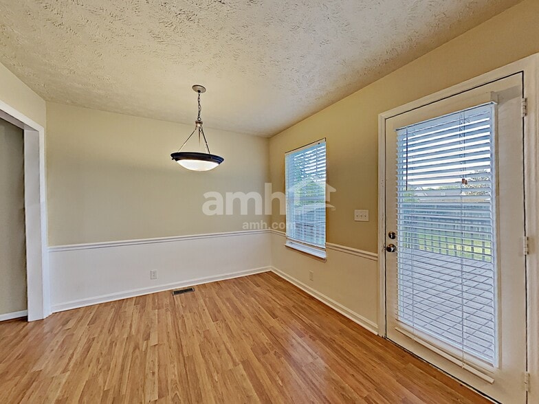 Building Photo - 2926 Windemere Dr