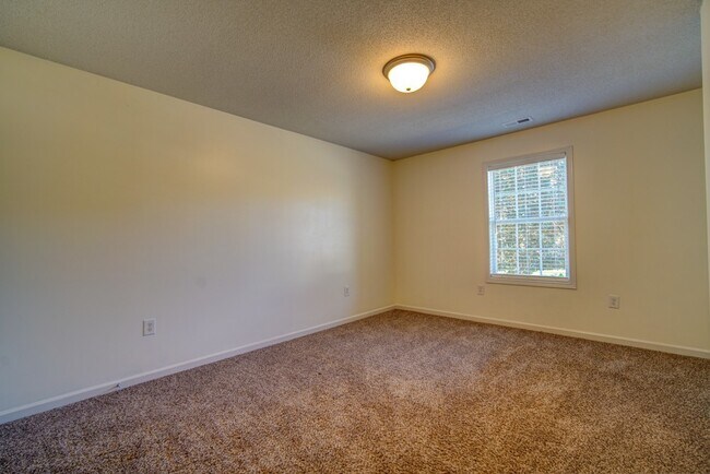 Building Photo - Large 2 BR, 2 BA Dual Master Suite in Boiling Springs Convenient to Shopping, Dining, Easy Access...