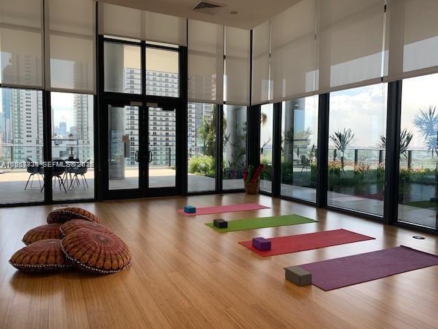 Building Photo - 1600 NE 1st Ave