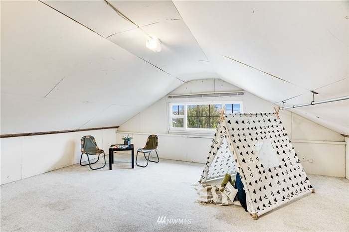 Bonus room for home office, etc - 3307 S 7th St