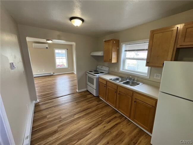 Building Photo - 222 Academy St