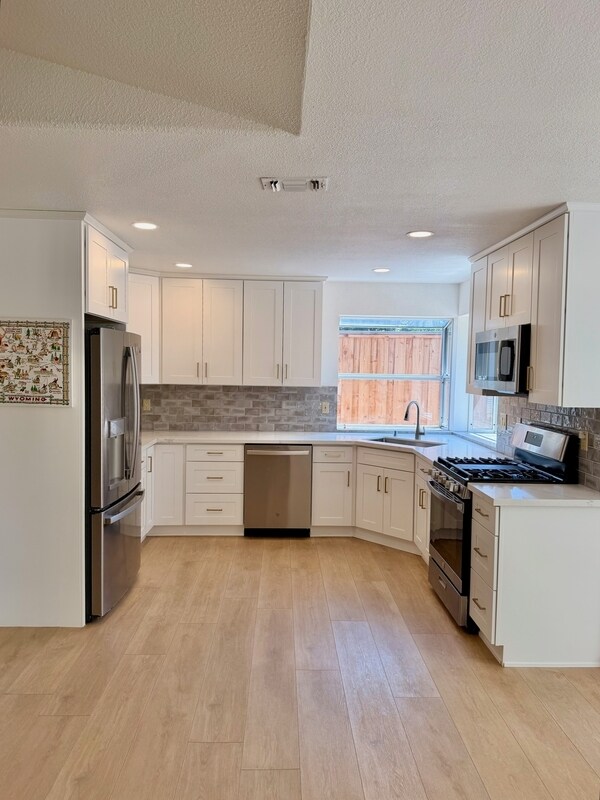 Building Photo - 5663 Montclair Cir