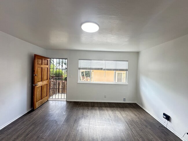 Building Photo - 3408