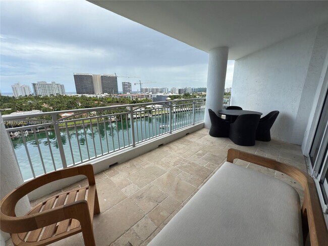 Building Photo - 9751 E Bay Harbor Dr