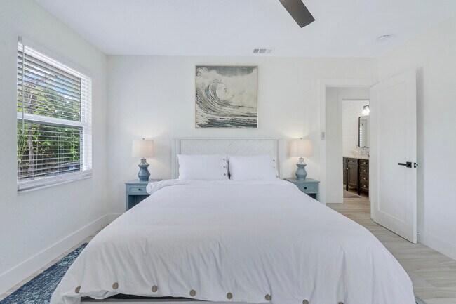 Building Photo - 9 W Riverside Dr