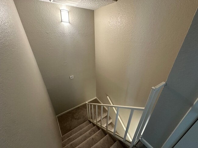 Building Photo - 1705 Port Oak Pl