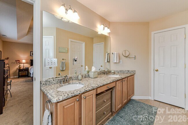 Building Photo - 10645 Castlehill Dr