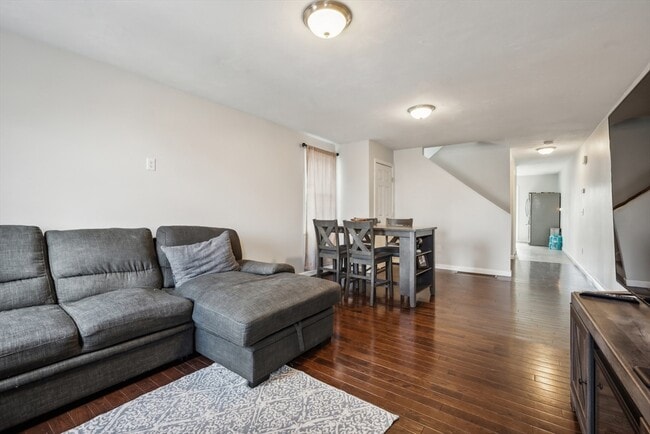 Building Photo - 10 Clapp St