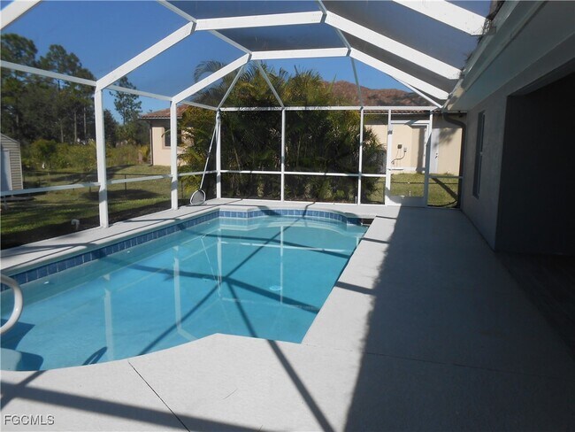 Building Photo - 601 Clayton Ave