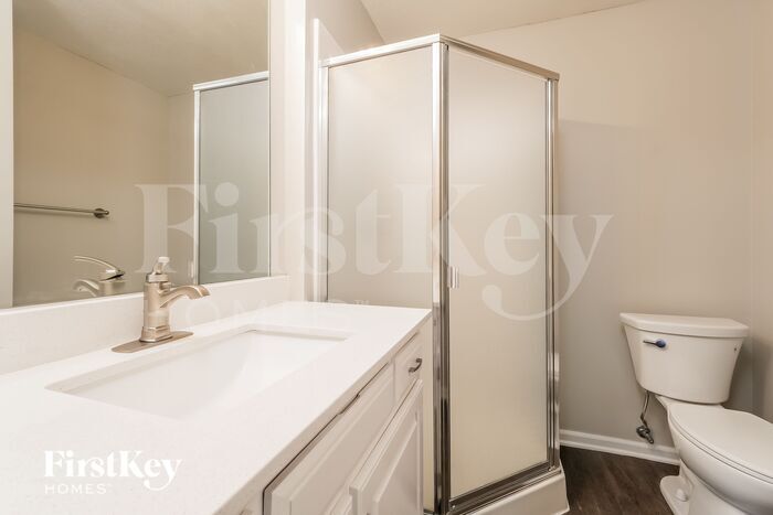 Building Photo - 1114 Camelot Dr