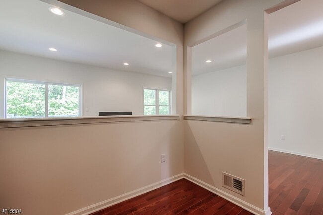 Building Photo - 15 DeCroce Ct