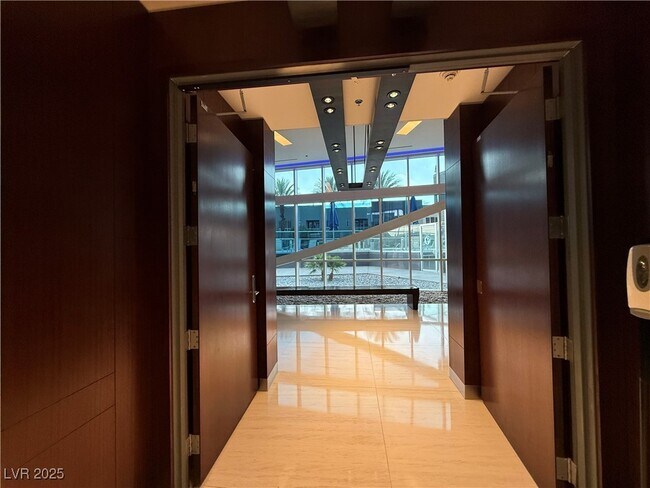 Building Photo - 4575 Dean Martin Dr