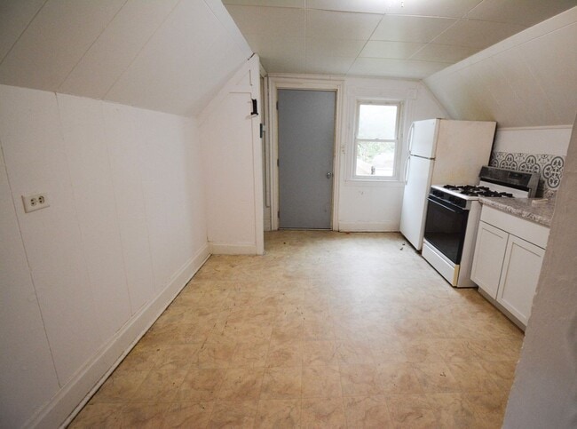 Building Photo - 605 11th St NW