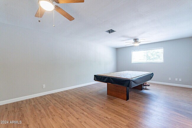 Building Photo - 110 W Seldon Ln