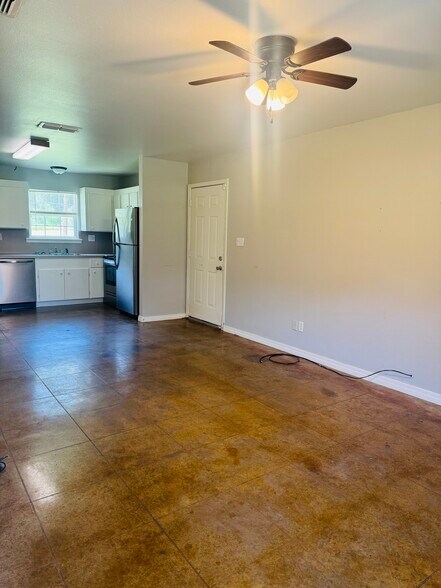 Building Photo - 134 Peavine Rd