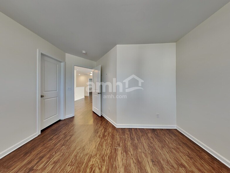 Building Photo - 212 Dogwood Cir