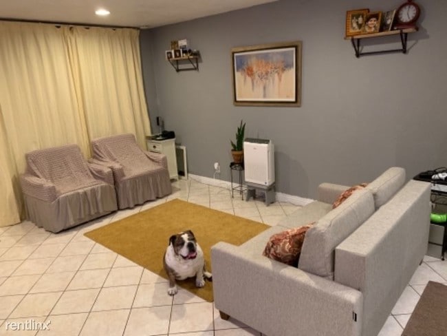 Building Photo - Studio, 1 bath Condo - 10617 Lakefront Dr