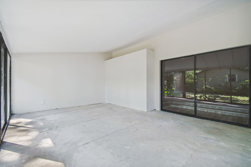 Building Photo - 5710 Kenwood Ave