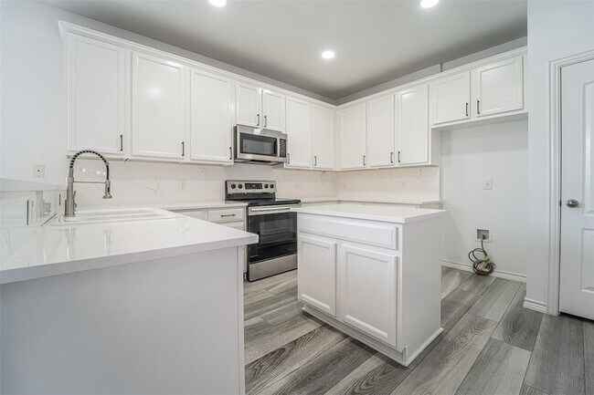 Building Photo - 2741 Sunlight Dr
