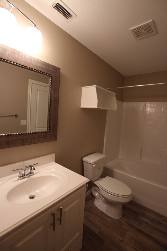 Building Photo - 1214 Brad Cir