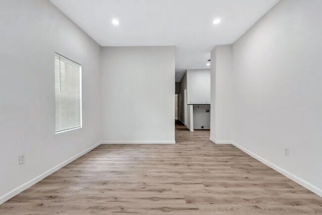 Building Photo - Renovated and full of character, this 3-bedroom, 1-bath apartment, We accept section 8