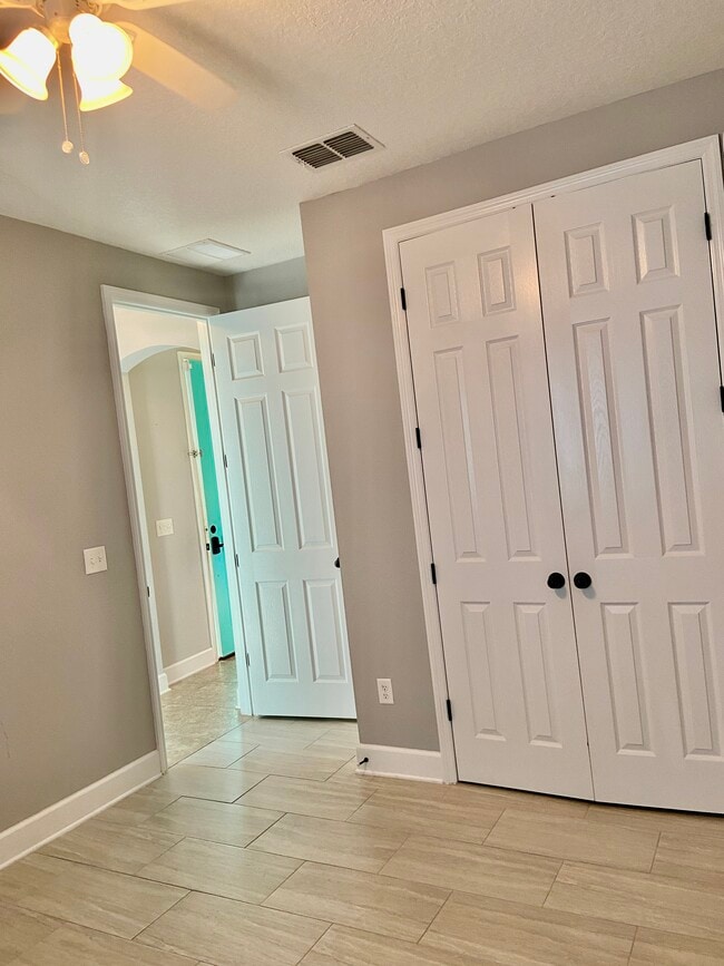 Building Photo - 30 Paradise Valley Dr