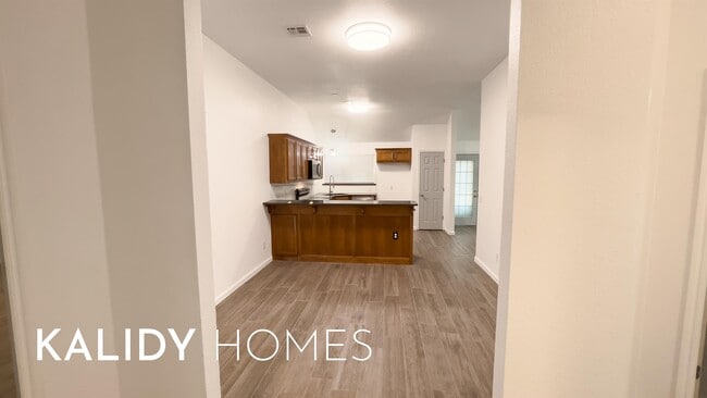 Building Photo - 9317 Apple Dr