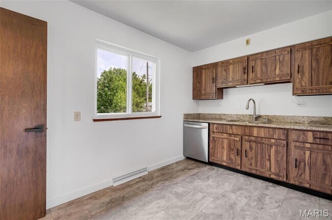 Building Photo - 524 Cheryl Ann Dr