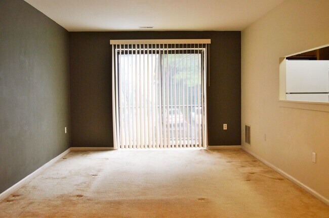 Building Photo - 605 Hudson Ave