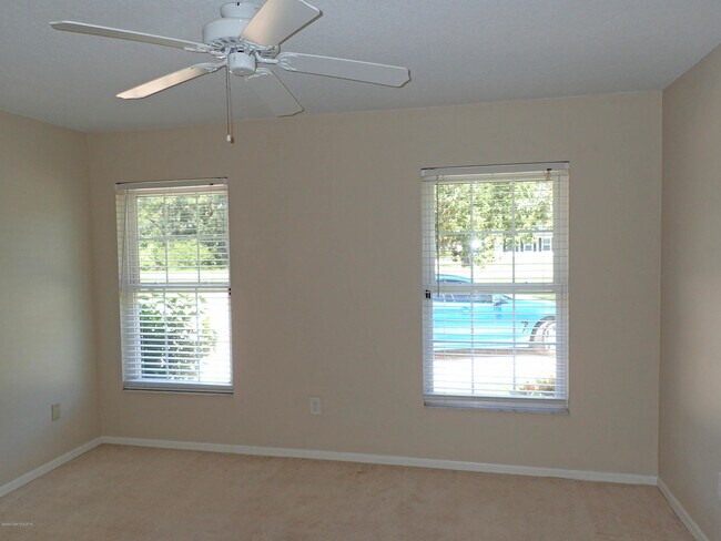 Building Photo - 525 Hidden Creek Dr