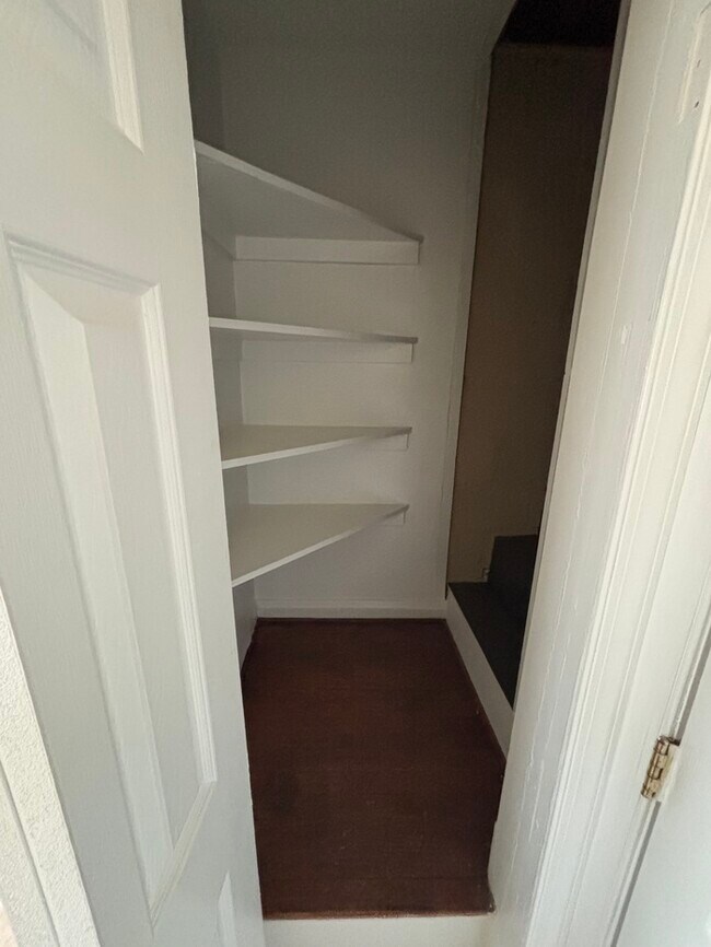 Building Photo - 3 Bedrooms plus Finished basement