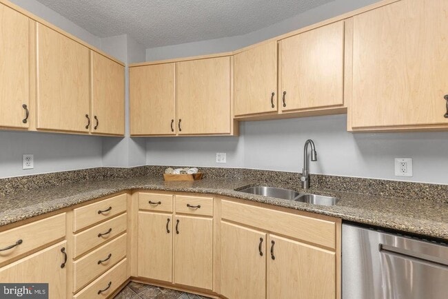 Building Photo - 14801 Pennfield Cir