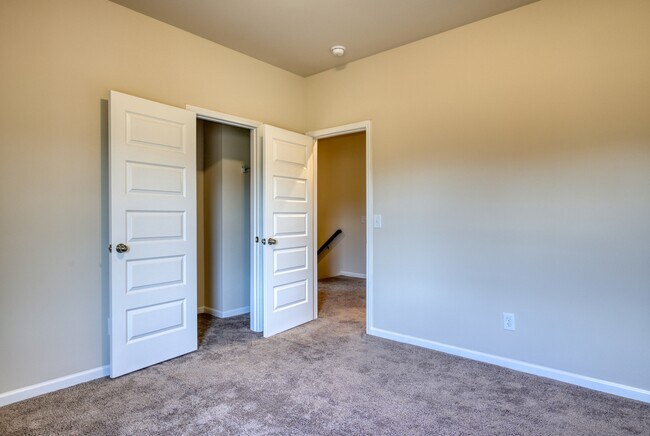 Building Photo - 13918 Brooks Dr