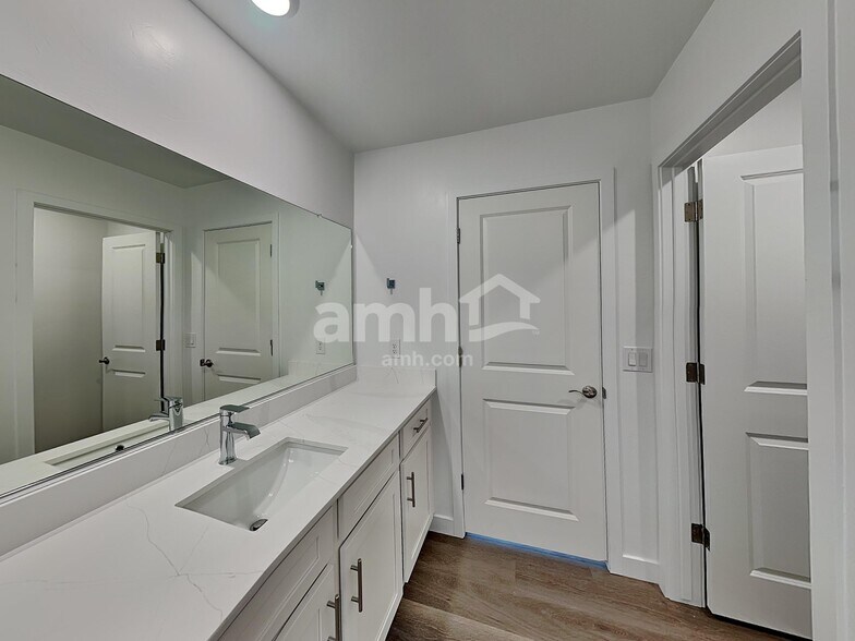 Building Photo - 18489 W El Cortez Pl