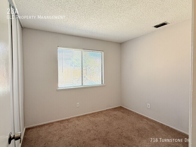 Building Photo - 718 Turnstone Dr