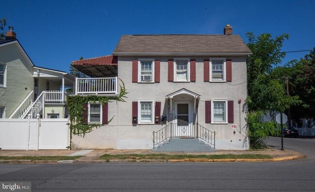 Primary Photo - 326 E Liberty St