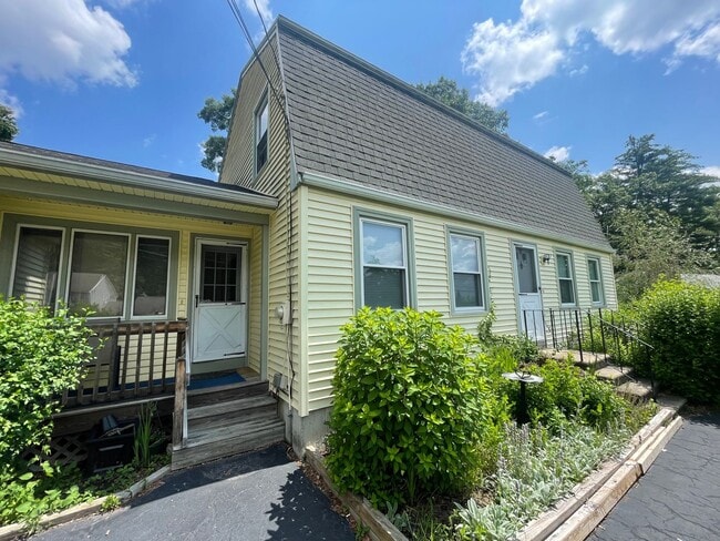 Building Photo - Single-Family Home in South Nashua