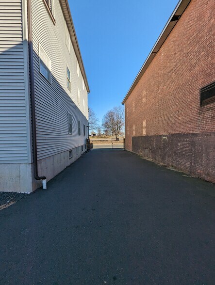 Building Photo - 17 Williams St