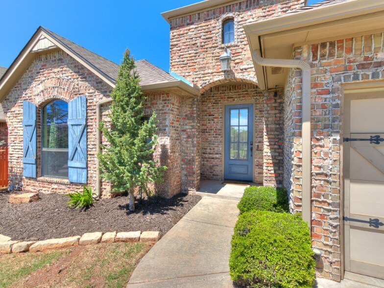 Building Photo - 2525 SE 13th St