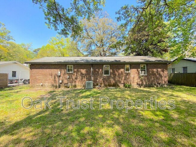 Building Photo - 1227 Mathis Ferry Rd