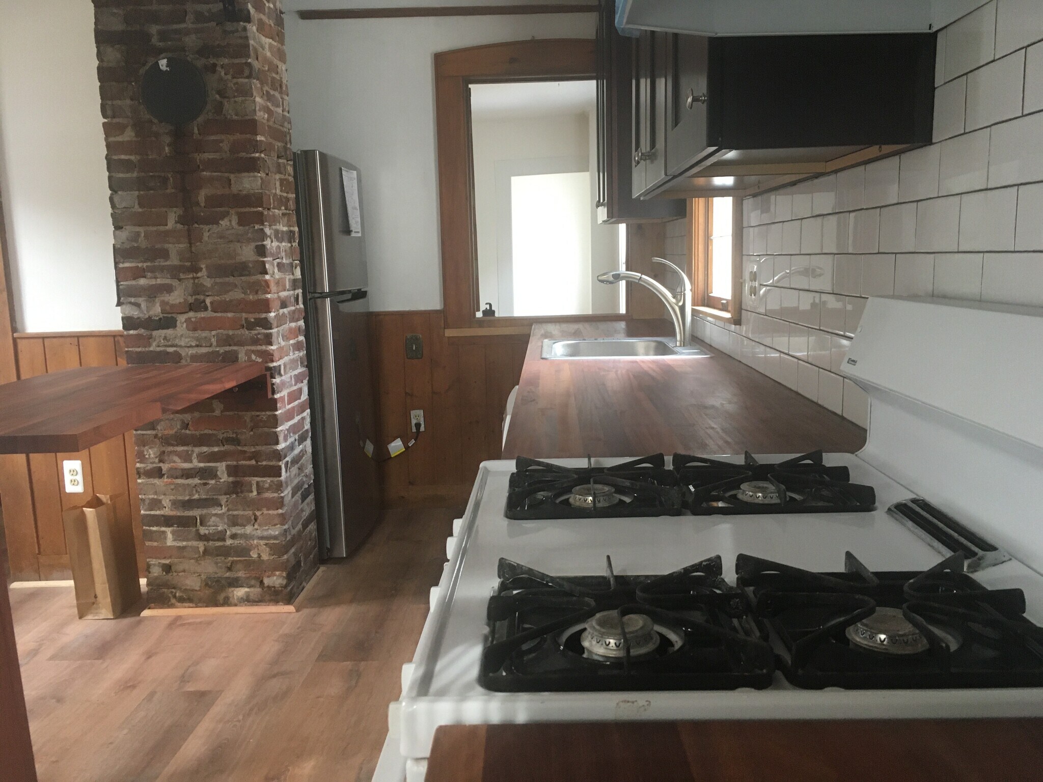 Stove view - 468 Union St