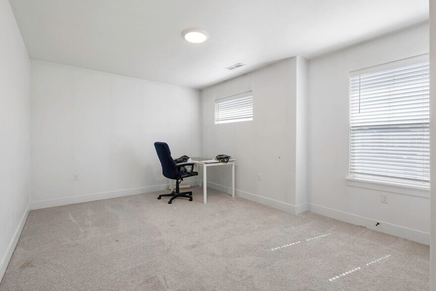Building Photo - 12356 Eovaldi Ave