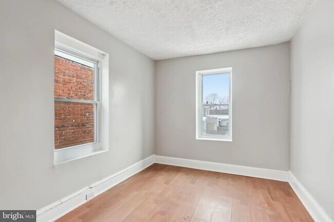 Building Photo - 106 S Heald St