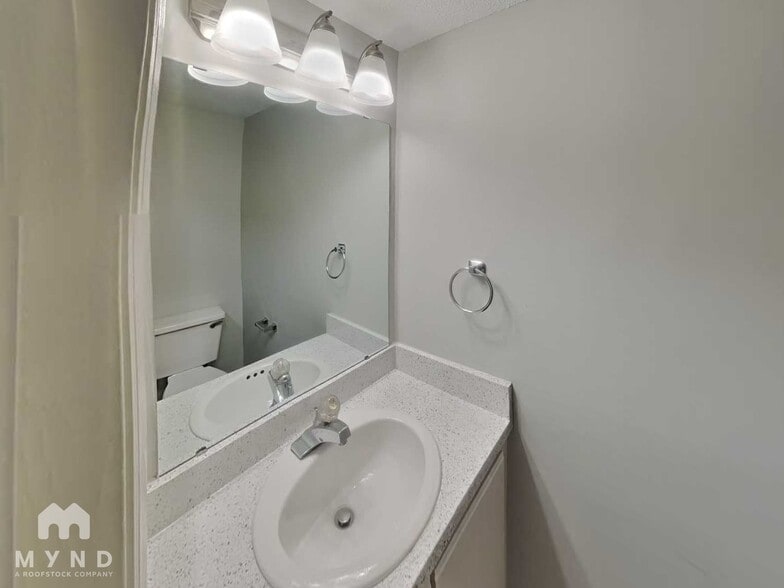 Building Photo - 1513 Pomona Dr