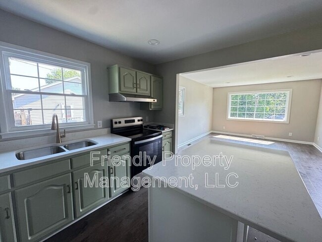 Building Photo - 906 Beaumont Ave